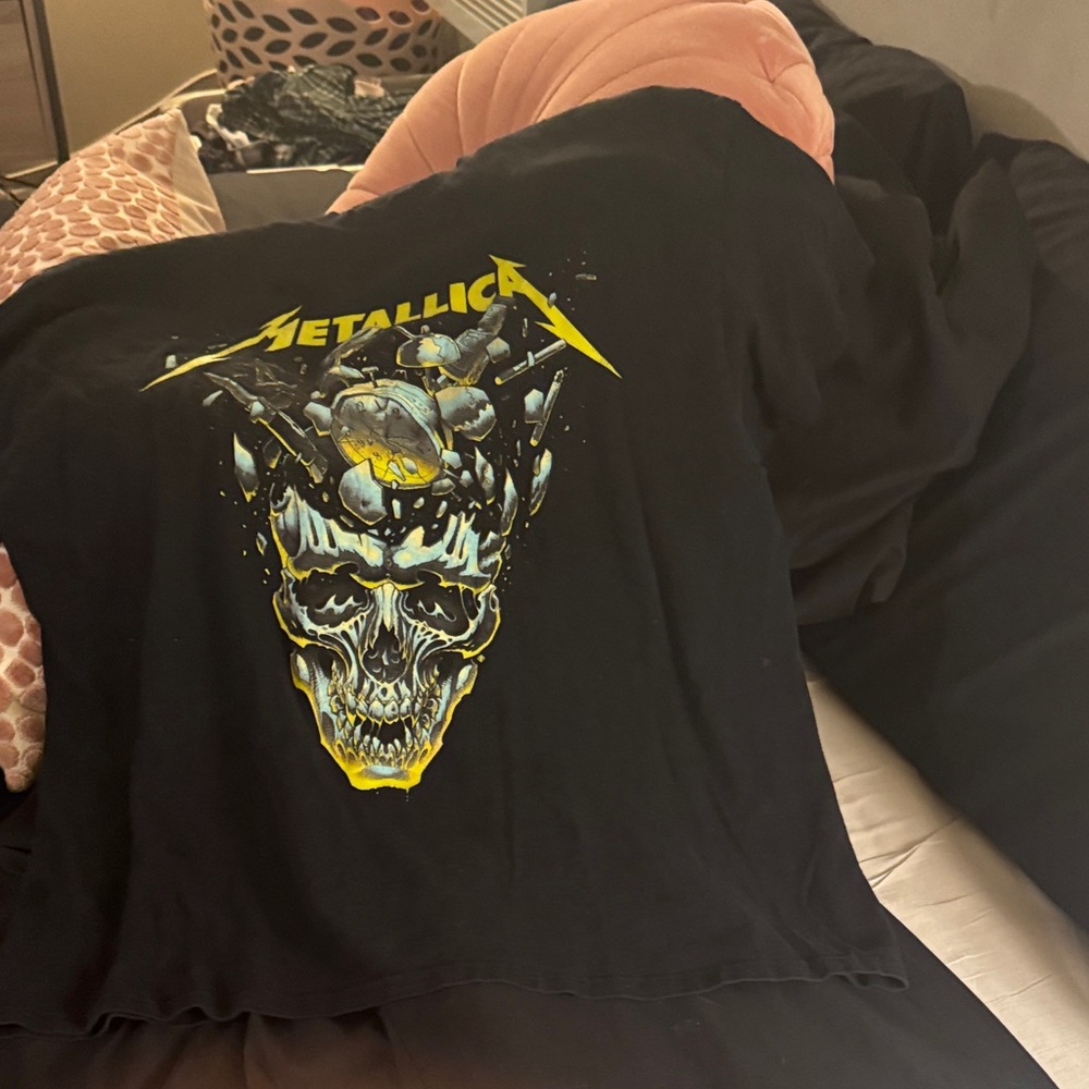 Metallica Black Graphic Tee - Short Sleeve